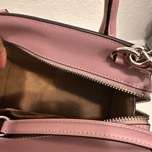 Coach - Andrea Carryall Lavender Crossbody - Picture 5 of 6